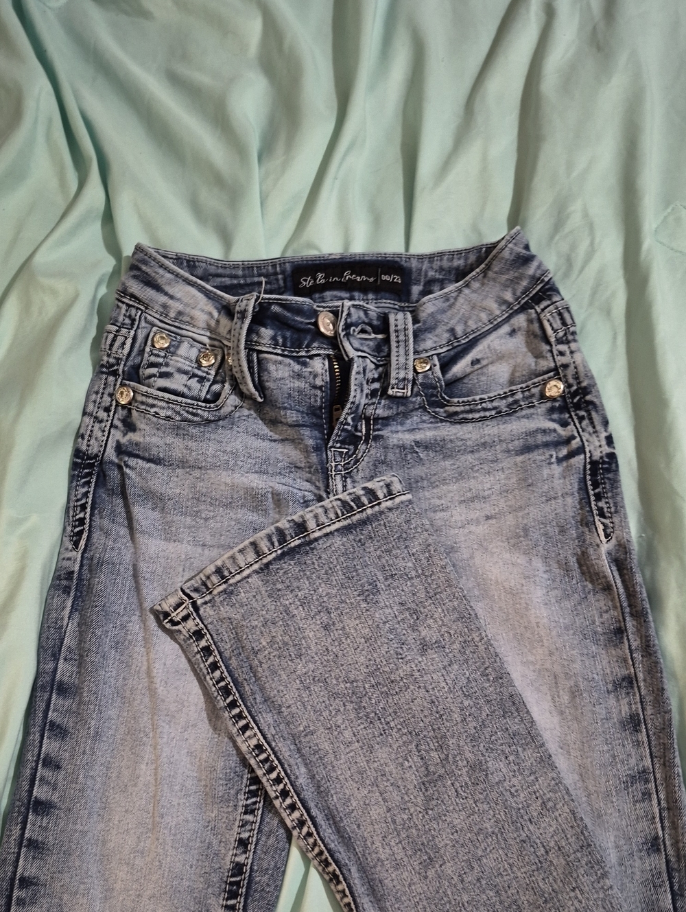 Women’s Light Wash Blue Skinny Jeans